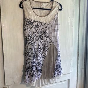 Flew de Lis Gorgeous Layered Lace Designs French Sz M Dress- Exquisite